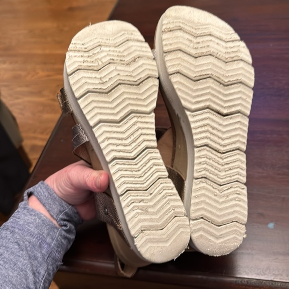 OTBT metallic Wavey women’s sandals size 9.5 - Picture 6 of 6